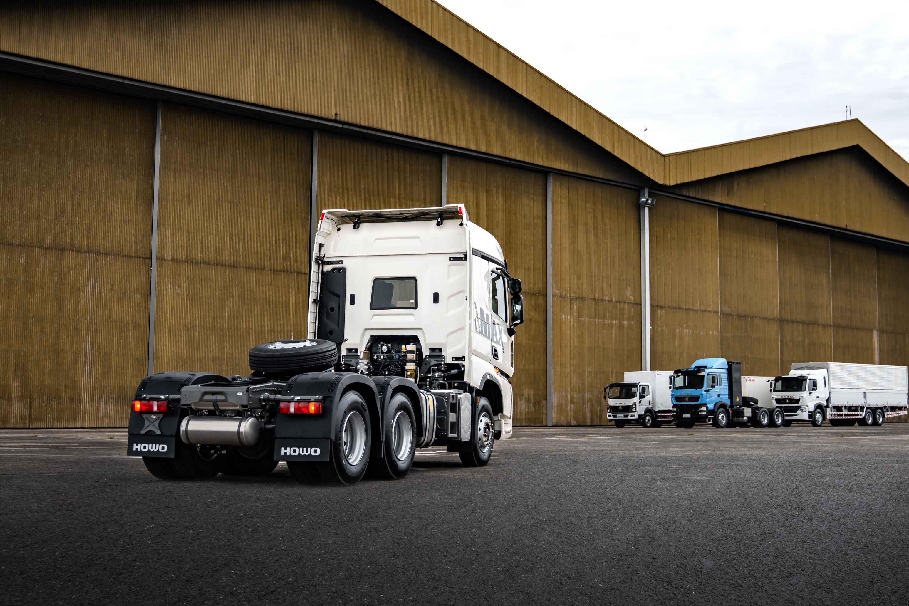 HOWO-MAX 6x4 tractor (7)