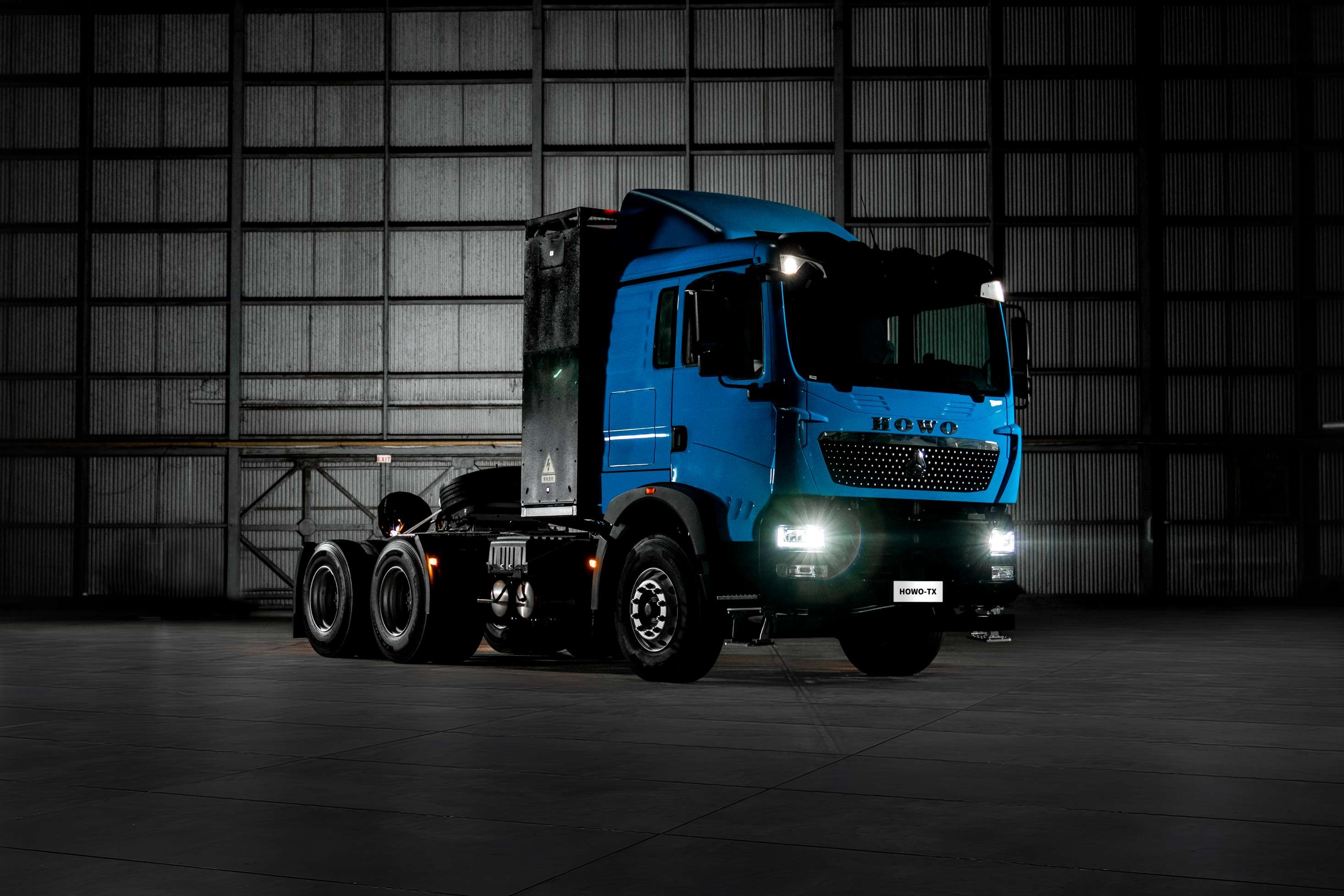 HOWO-TX EV 6x4 tractor (5)